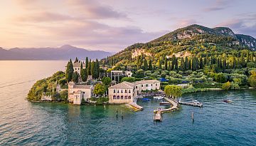 Punta San Vigilio ❤️ the Portofino of Lake Garda (what to see, info, beaches)
