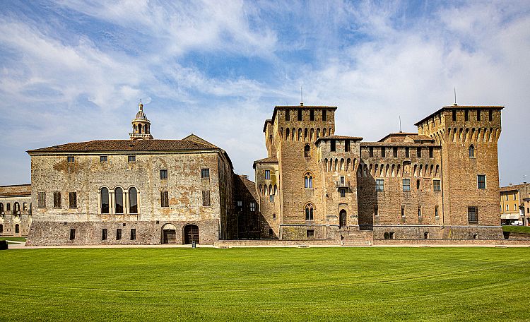 Palazzo Ducale: Gonzagas residence, lords of Mantua - What to see in Palazzo Ducale, home of the Gonzaga family, among Mantegna and Pisanello's works.