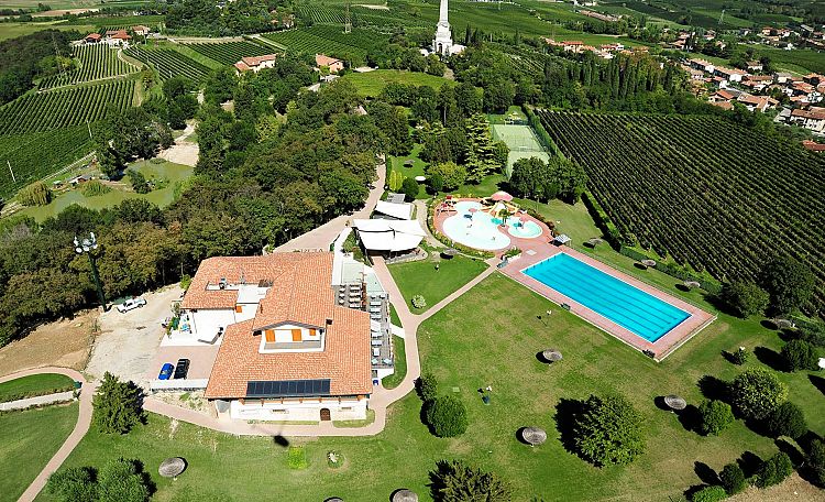 Picoverde Park ☀️ Custoza - Picoverde Park, relaxation by the pool surrounded by vineyards in Custoza