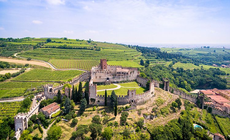Soave, between vineyards and castles
