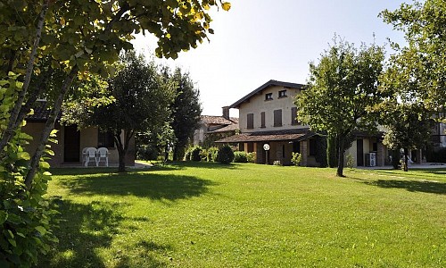 Selva Capuzza Borgo San Donino - Desenzano del Garda (Brescia)   Piscina 