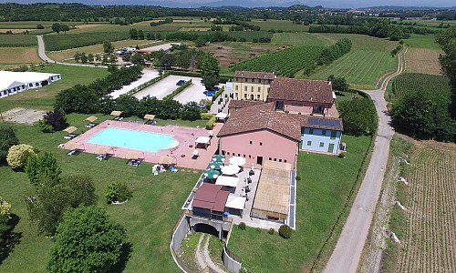 Agriturismo Cascina Boschi - Volta Mantovana (Mantova)   Swimming pool 