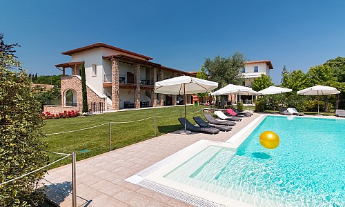Agriturismo Corte Aurea - Desenzano Del Garda (Brescia)   Swimming pool 