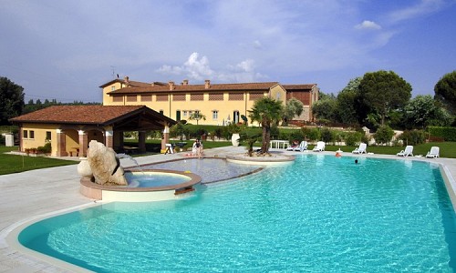 Agriturismo Corte Salandini - Ponti Sul Mincio (Mantova)   Swimming pool 