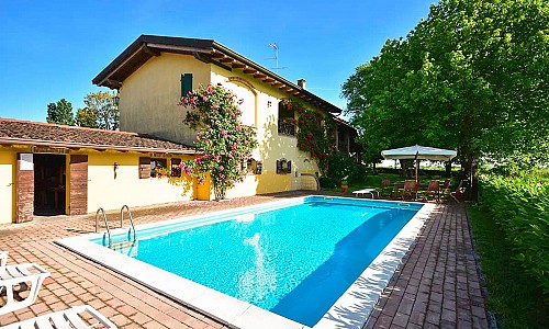 Agriturismo Corte Casella - Bagnolo San Vito (Mantova)   Swimming pool 